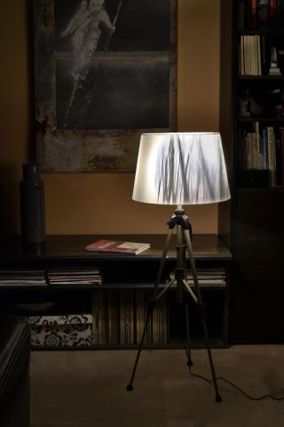 Stylová polohovací lampa